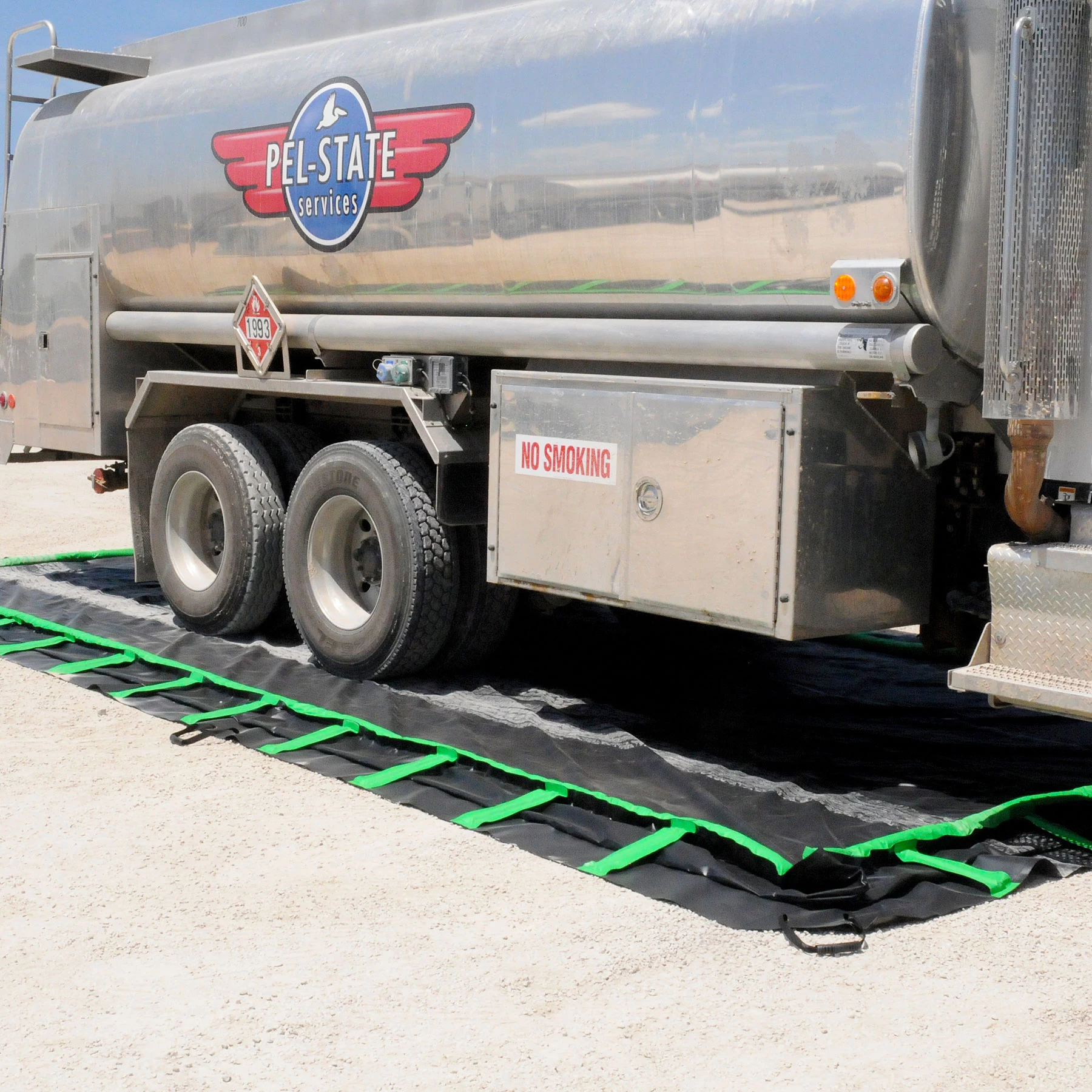 UltraTech 8711 - 12' X 30' Spill Containment Berm, Rapid Rise Model 3 UltraTech 8711 - 12' X 30' Spill Containment Berm, Rapid Rise Model