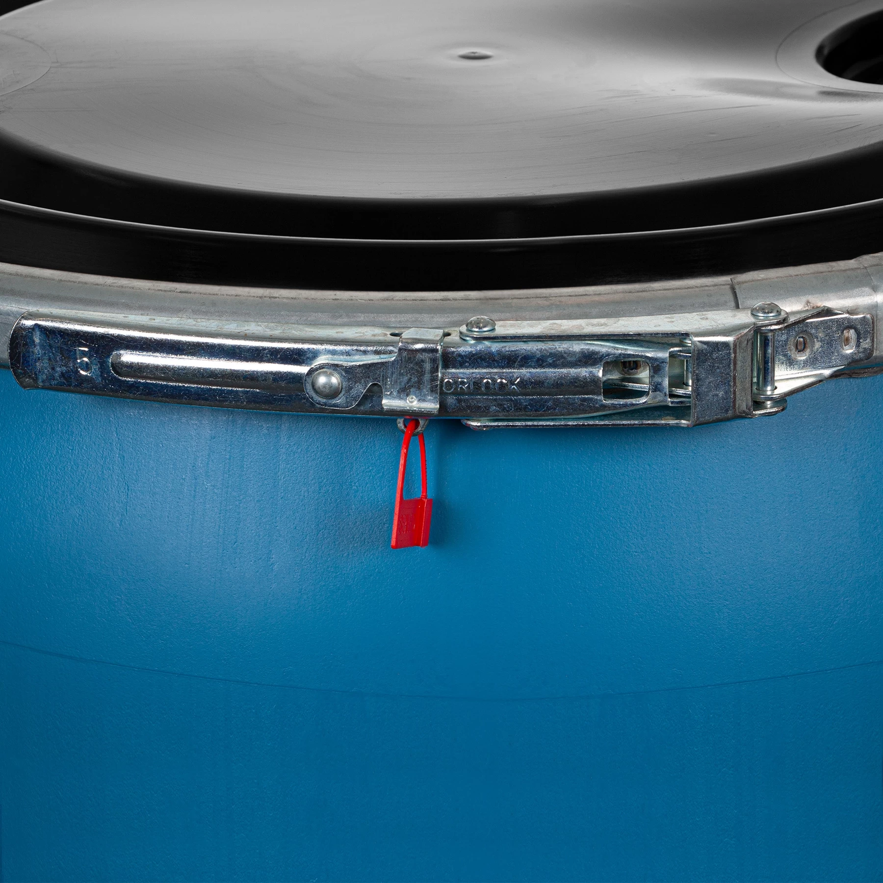 57 Gallon Blue Plastic Drum, UN Rated, 2” & 3/4” Fittings, Black Cover W/Lever Lock Ring 5 57 Gallon Blue Plastic Drum, UN Rated, 2” & 3/4” Fittings, Black Cover W/Lever Lock Ring - Image 3